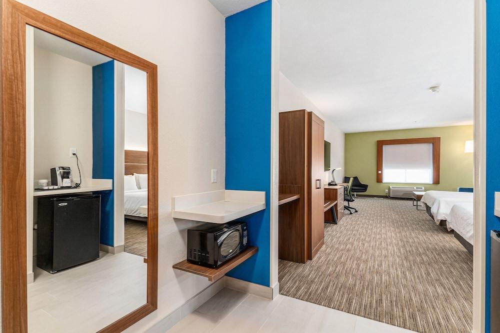 Holiday Inn Express Suites Van Buren-Ft Smith Area by IHG photo 26