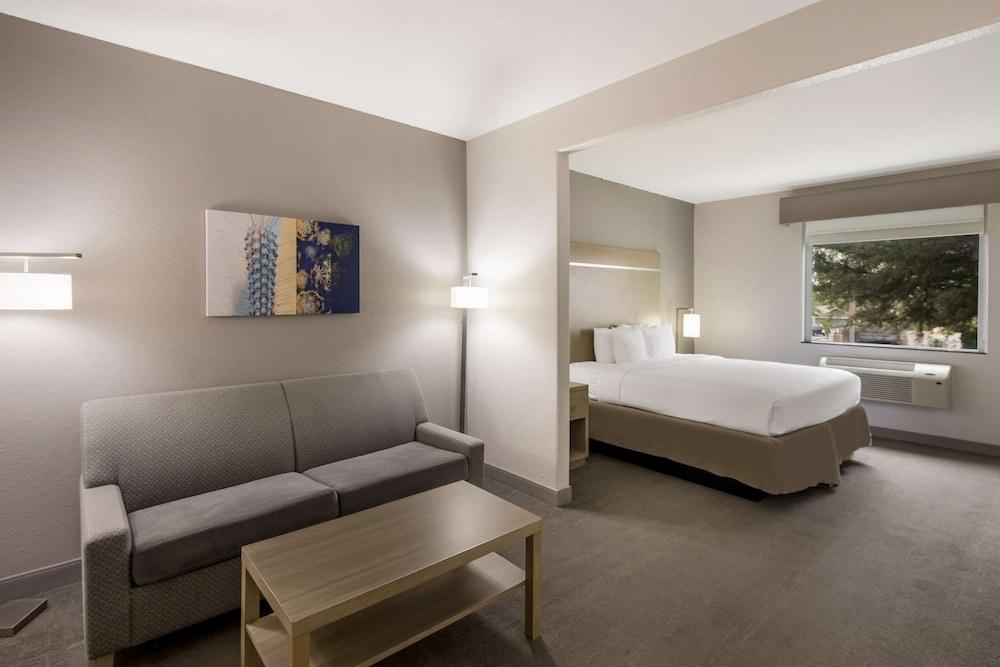Best Western Plus Killeen/Fort Cavazos Hotel & Suites photo 6
