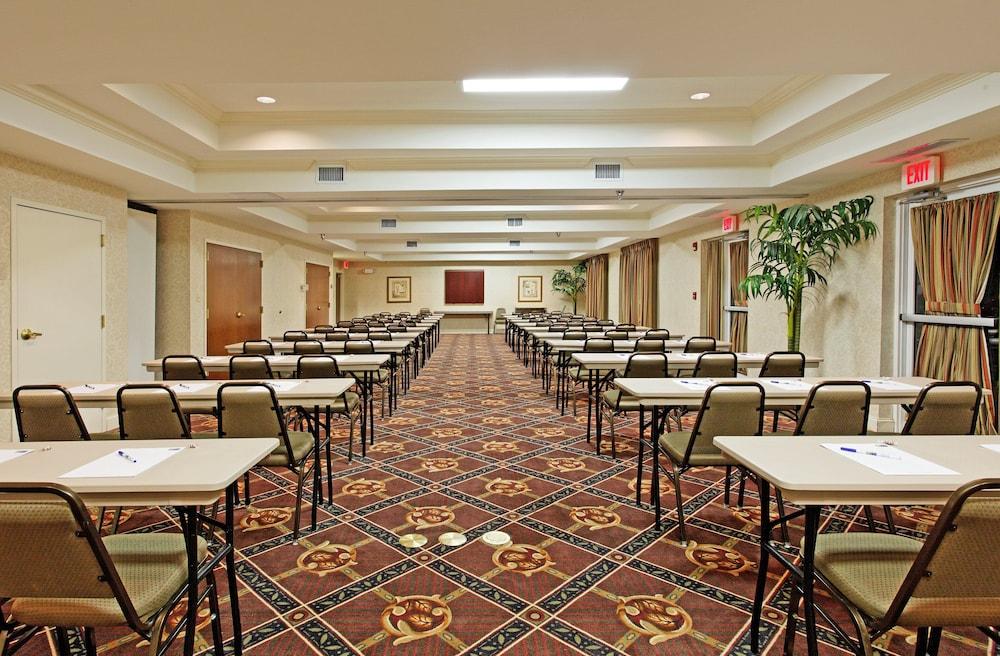 Holiday Inn Express Hotel & Suites Cullman by IHG photo 34