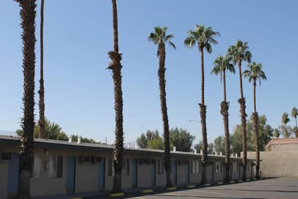 Indio Holiday Motel photo 35