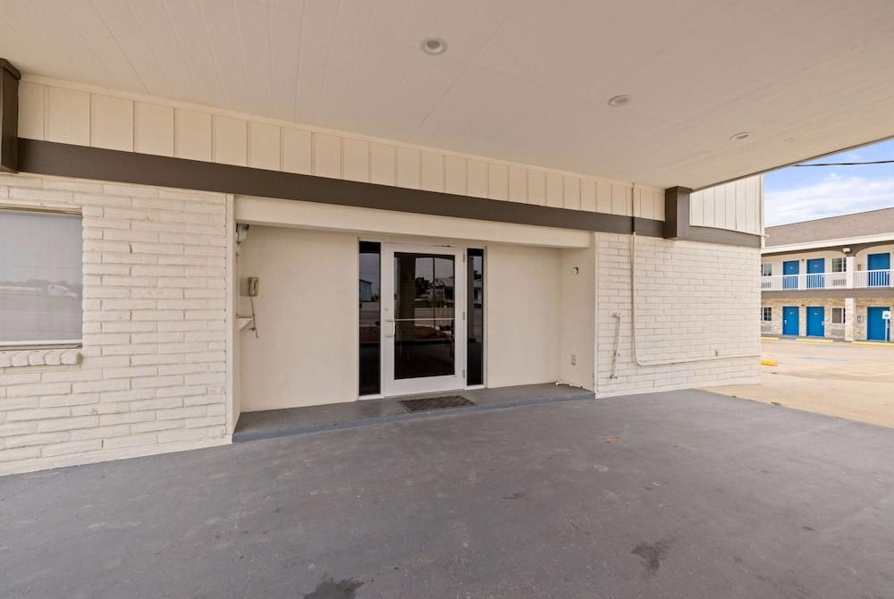 Days Inn by Wyndham Kenedy/Karnes City photo 14