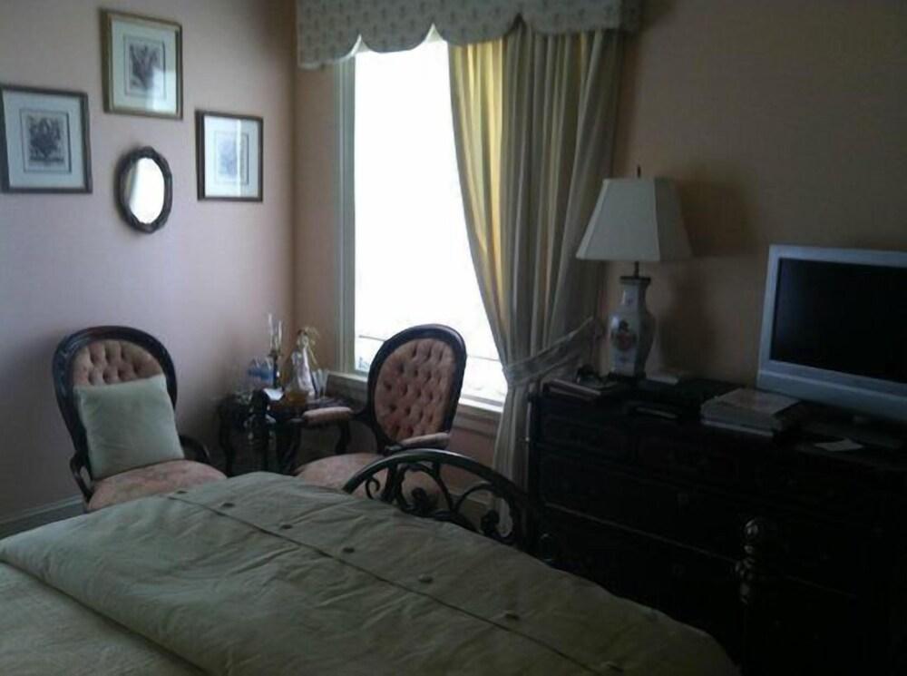 Inn at 202 Dover photo 9