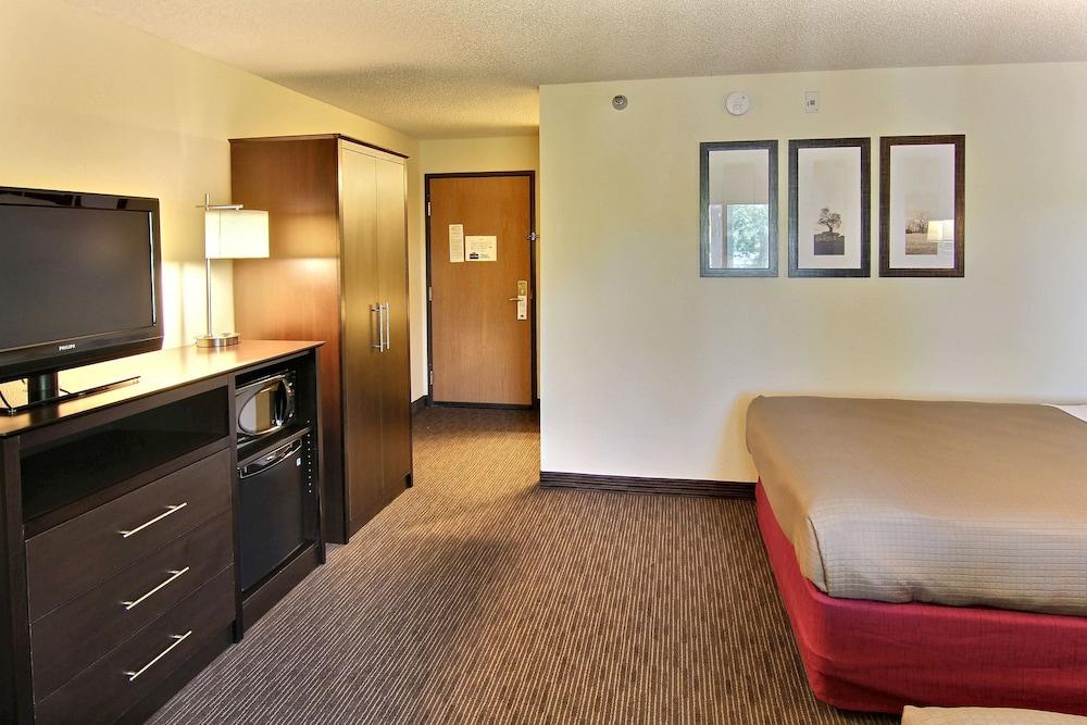 Blossom Hotel & Suites Traverse City photo 44