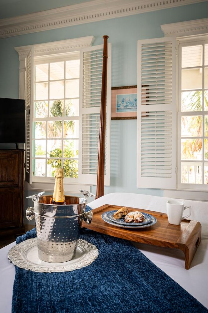 Southernmost House photo 78