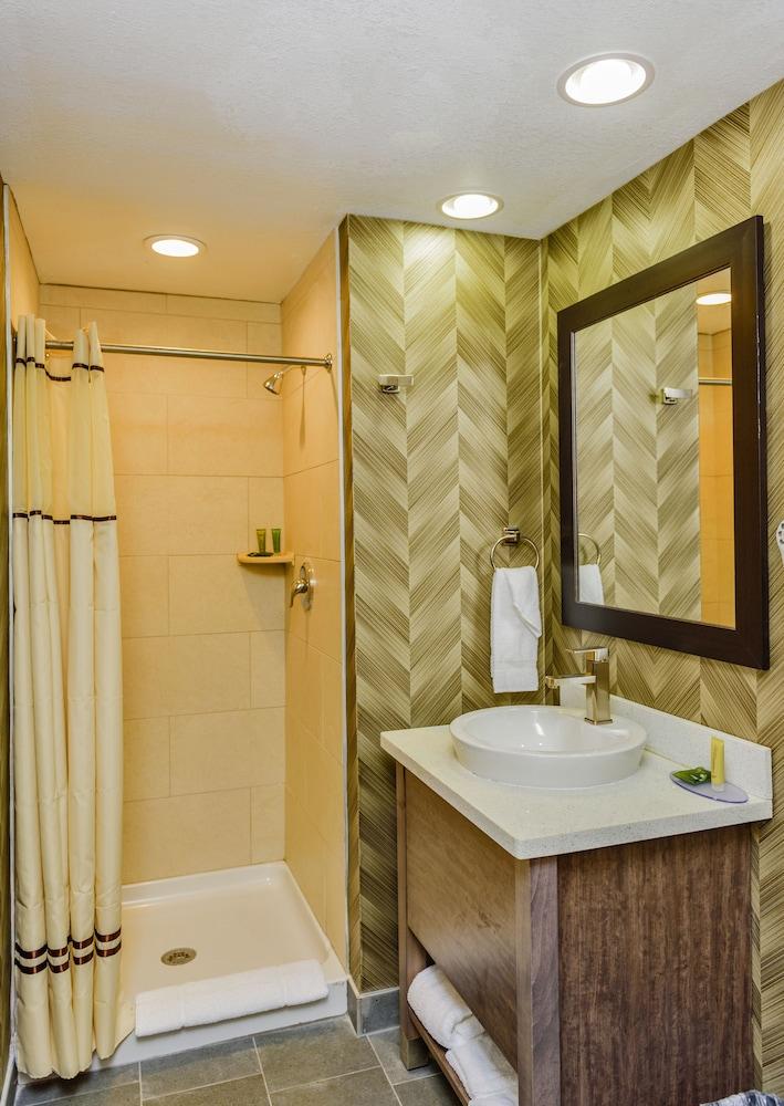 AArya Hotel By Niagara Fashion Outlets photo 23