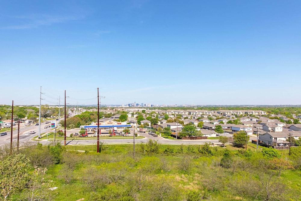 Studio 6 Austin, TX - Airport photo 37