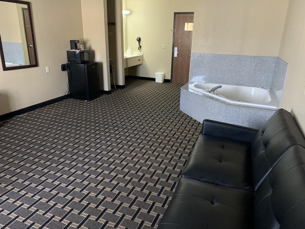 Hotel 7 Inn Anna photo 8