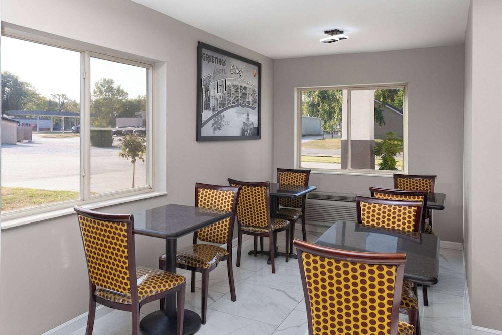 Super 8 by Wyndham Olney photo 28