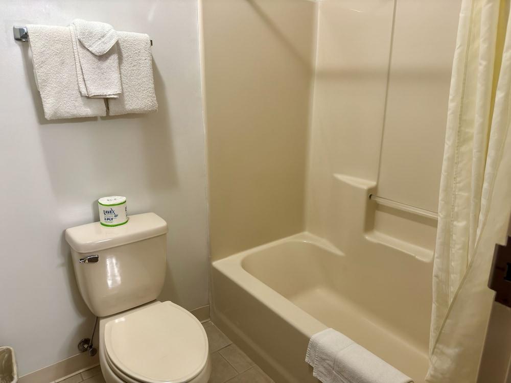 Passport Inn photo 52