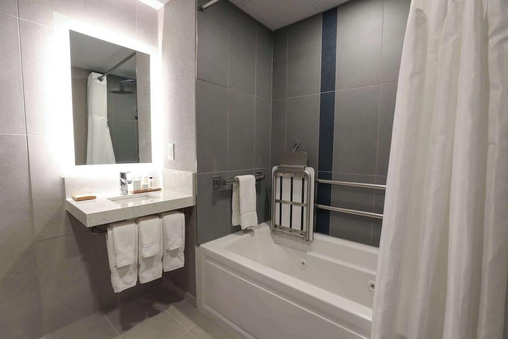 Radisson Plaza Hotel at Kalamazoo Center photo 6
