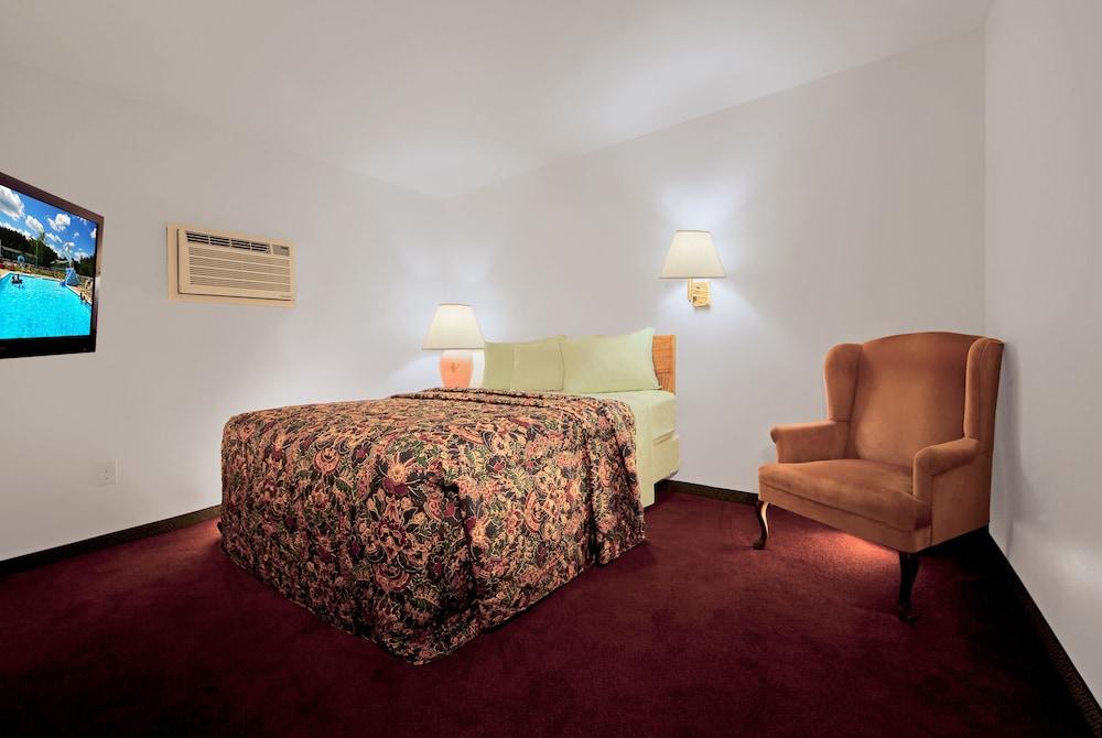 Shamrock Motel photo 17