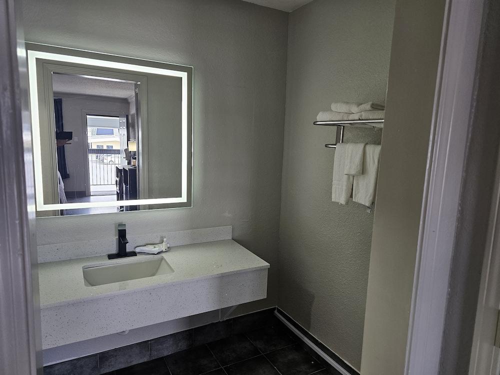 Quality Inn & Suites photo 31