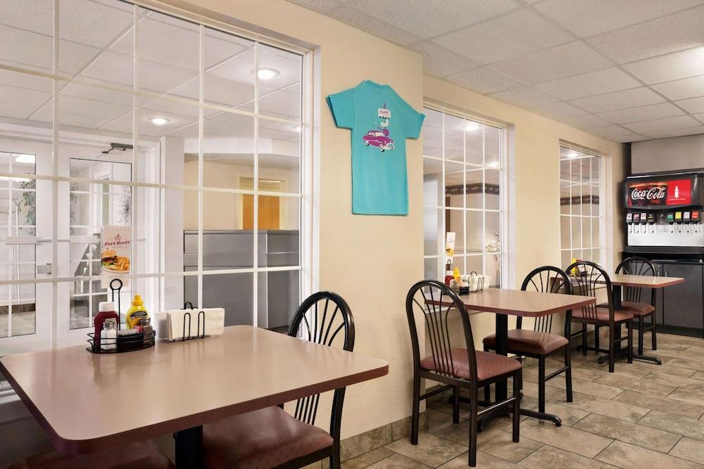 Travelodge by Wyndham Fort Scott photo 19