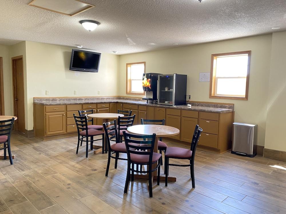 Campus Inn Motel photo 14