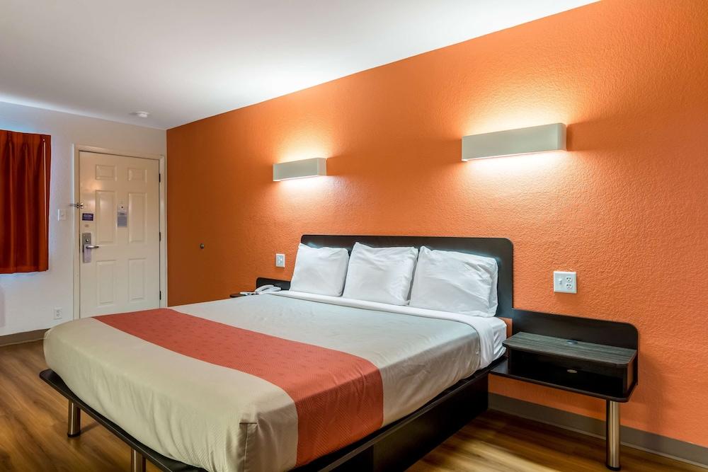 Motel 6 San Antonio, TX - South WW White Rd photo 15