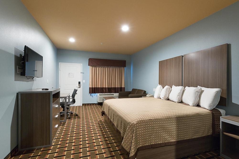 Scottish Inns & Suites photo 13