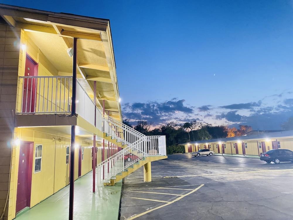 Royal Inn photo 3