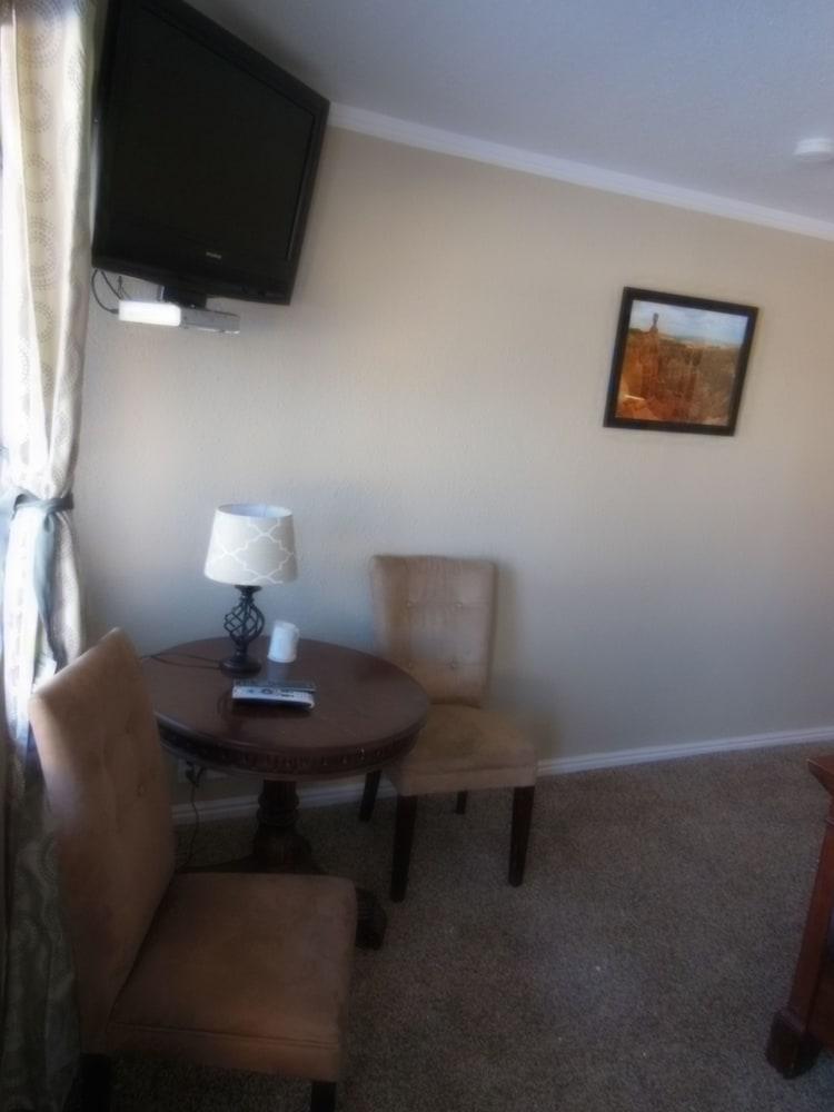 Mountain Ridge Cabins and Lodging photo 69