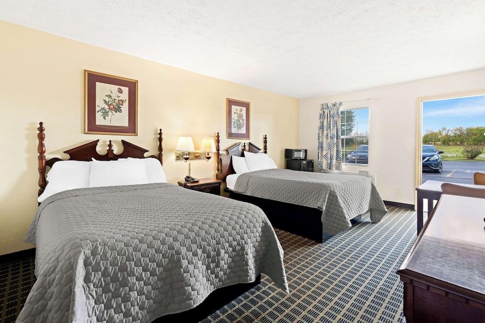 Americas Best Value Inn & Suites Mt. Pleasant photo 15