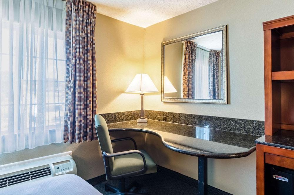 Quality Inn Chicopee - Springfield photo 8