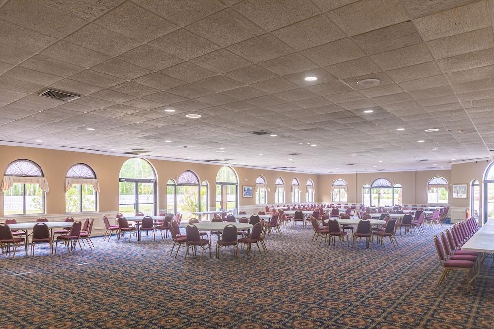 Cottonwood Suites Savannah Hotel & Conference Center photo 7