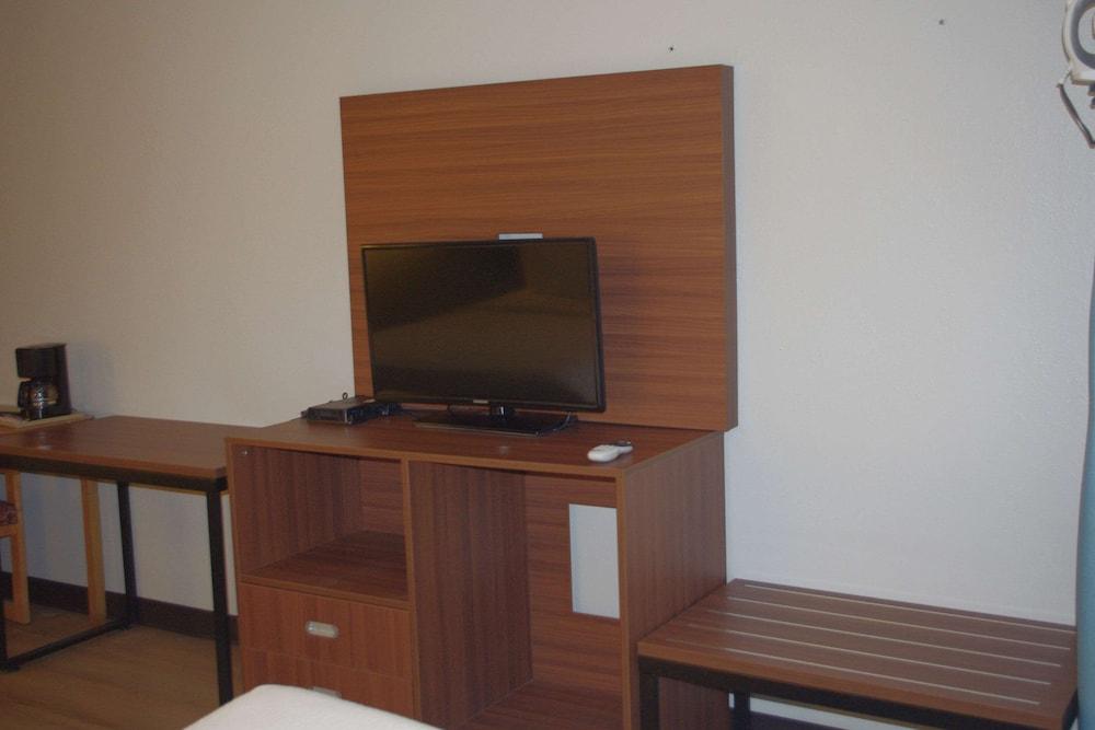 Econo Lodge El Paso, IL photo 16