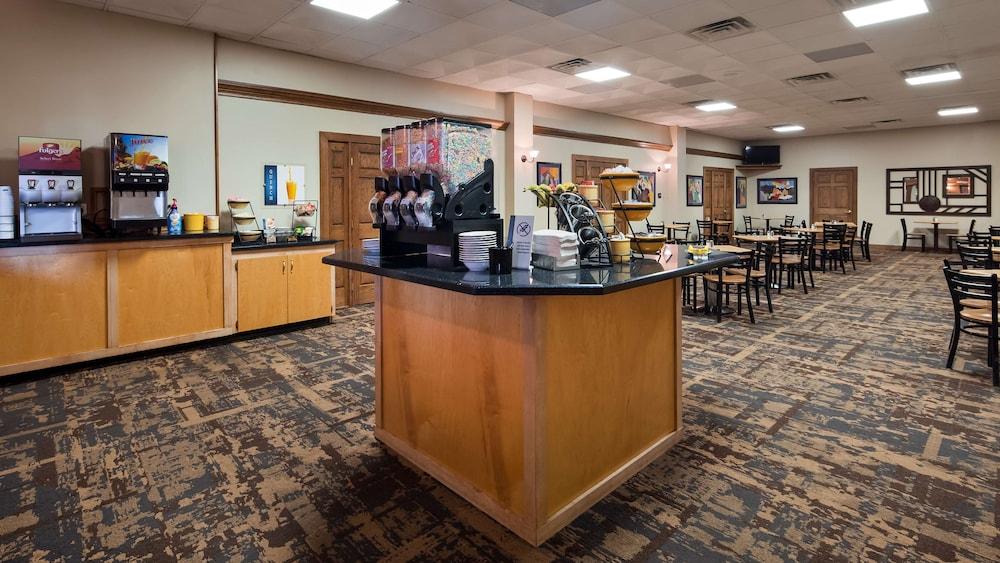 Crossroads Hotel and Event Center photo 26