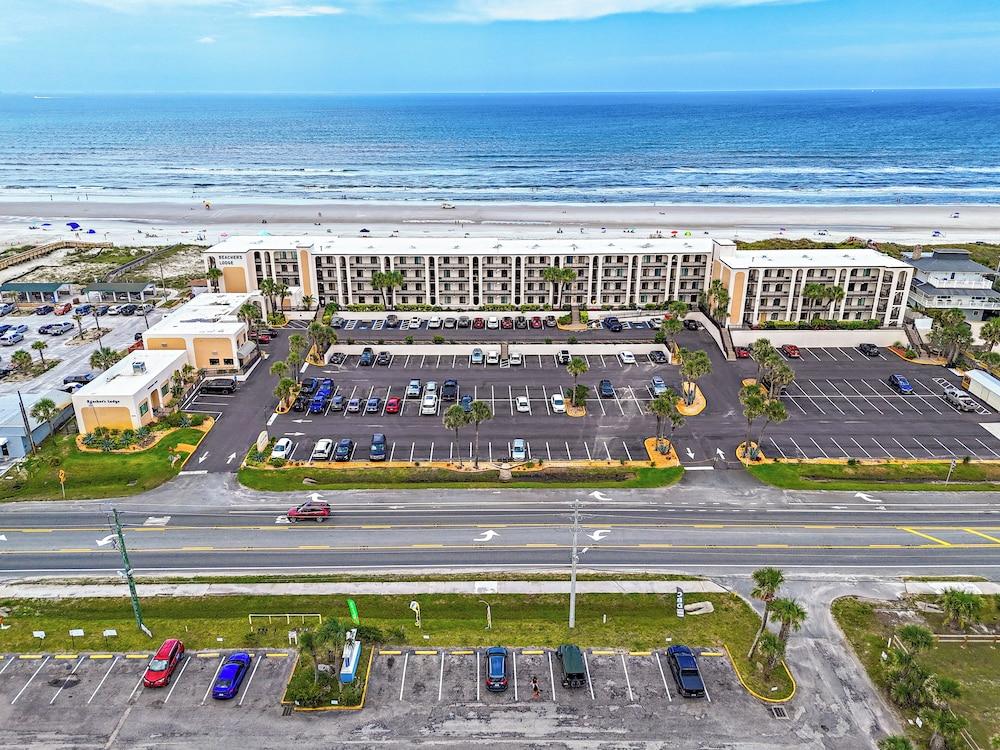 Beacher's Lodge Oceanfront Suites photo 39