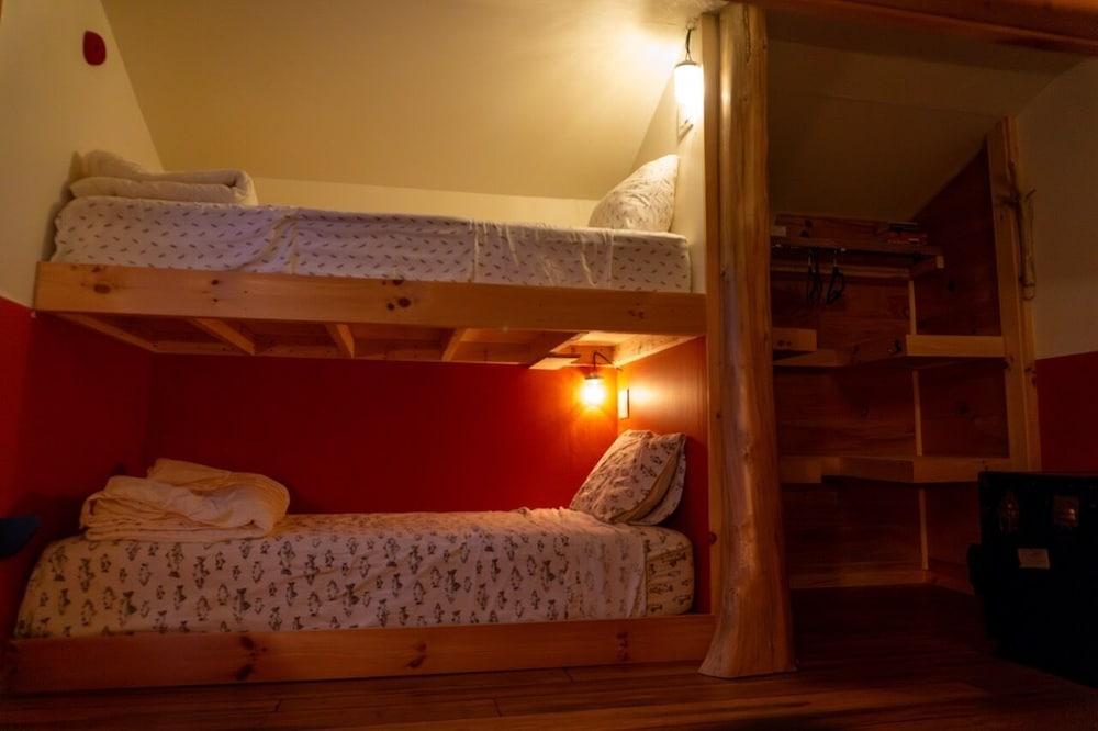 Upscale Hostel by Lake George & Gore Mtn photo 32
