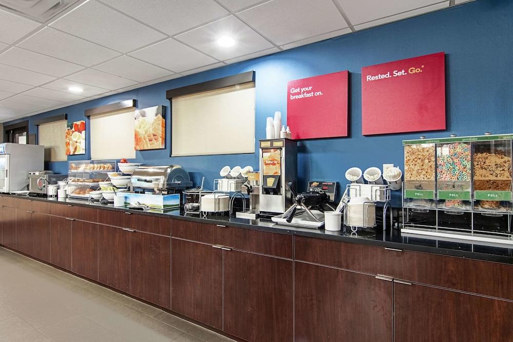 Comfort Suites Knoxville Airport photo 40