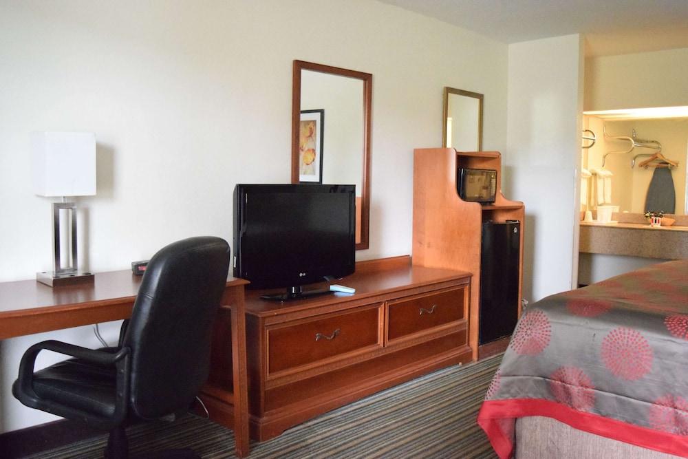 Ramada by Wyndham Savannah Gateway photo 17