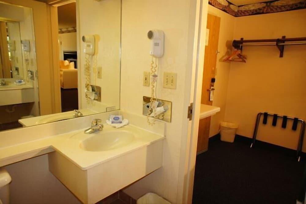 OK Hotel photo 37