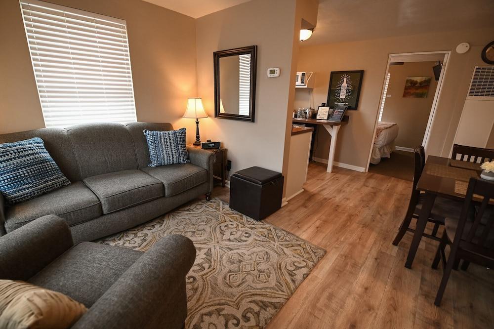 The Lakehouse Inn photo 11