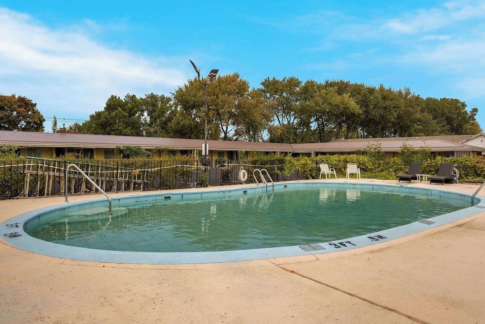 Rodeway Inn photo 33
