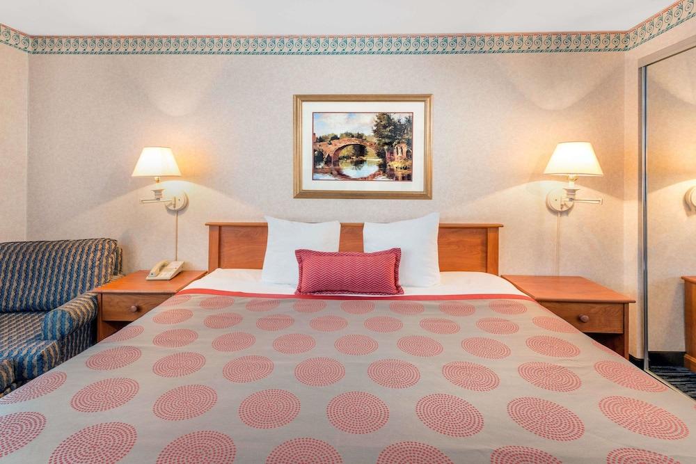 Ramada by Wyndham Kent Seattle Area photo 4