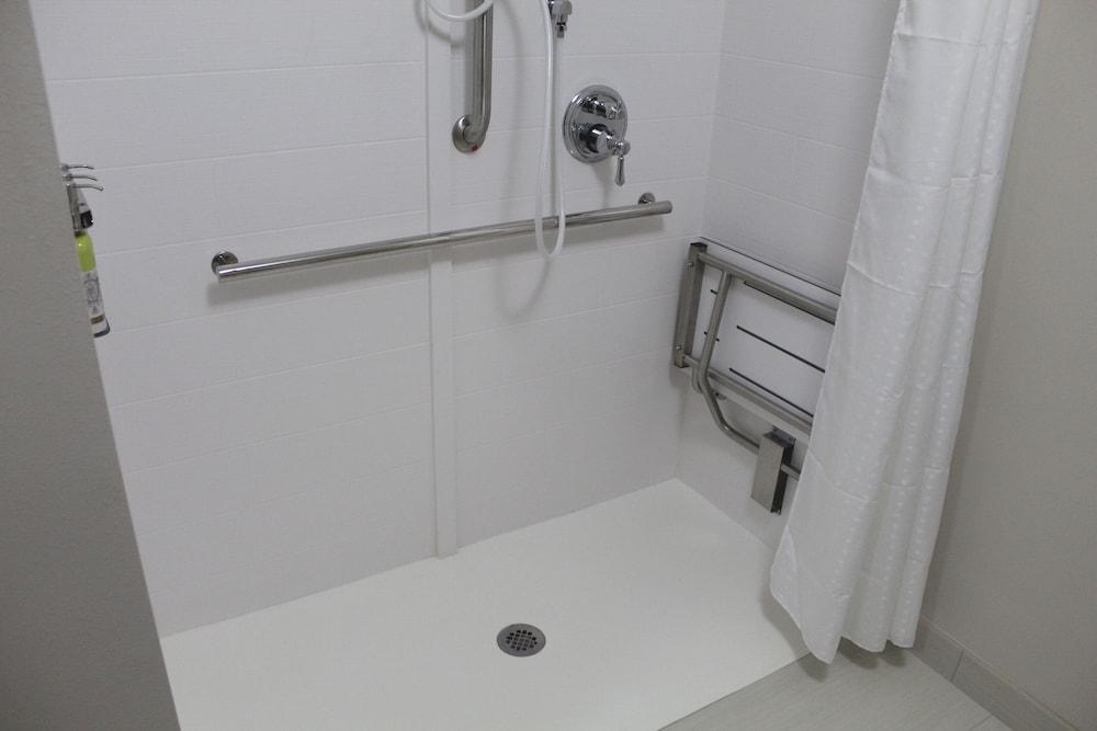 Holiday Inn Express & Suites Latta by IHG photo 5