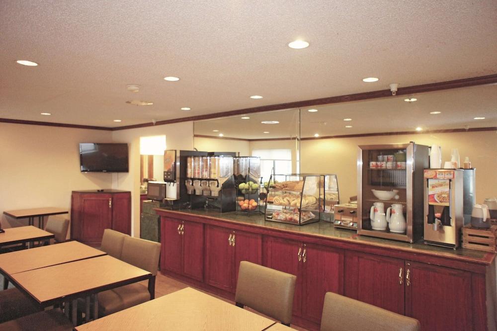 La Quinta Inn by Wyndham Omaha Southwest photo 18