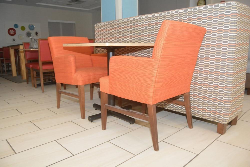 Holiday Inn Express Hotel & Suites San Angelo by IHG photo 24