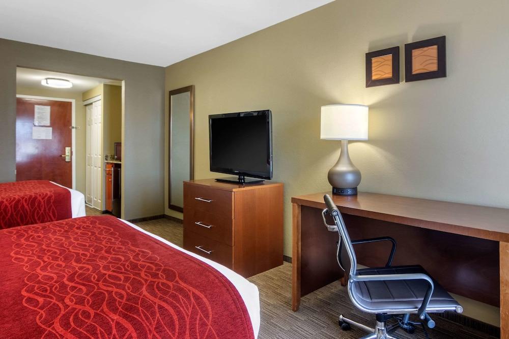 Comfort Inn & Suites LaGrange East photo 18