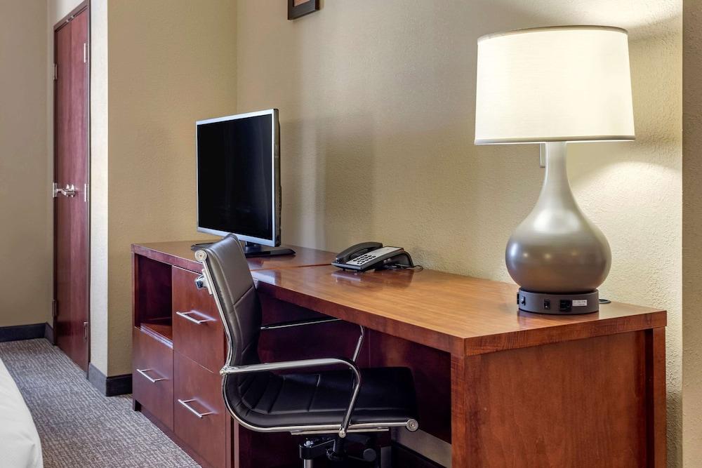 Comfort Suites Batesville photo 5
