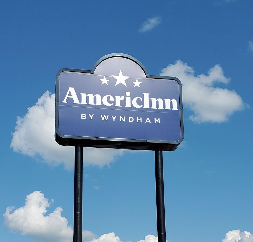 AmericInn by Wyndham Delafield-Waukesha-Milwaukee photo 43
