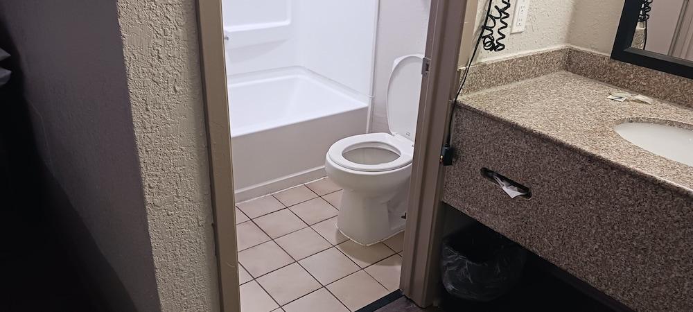 Red Roof Inn Canton, TX photo 16