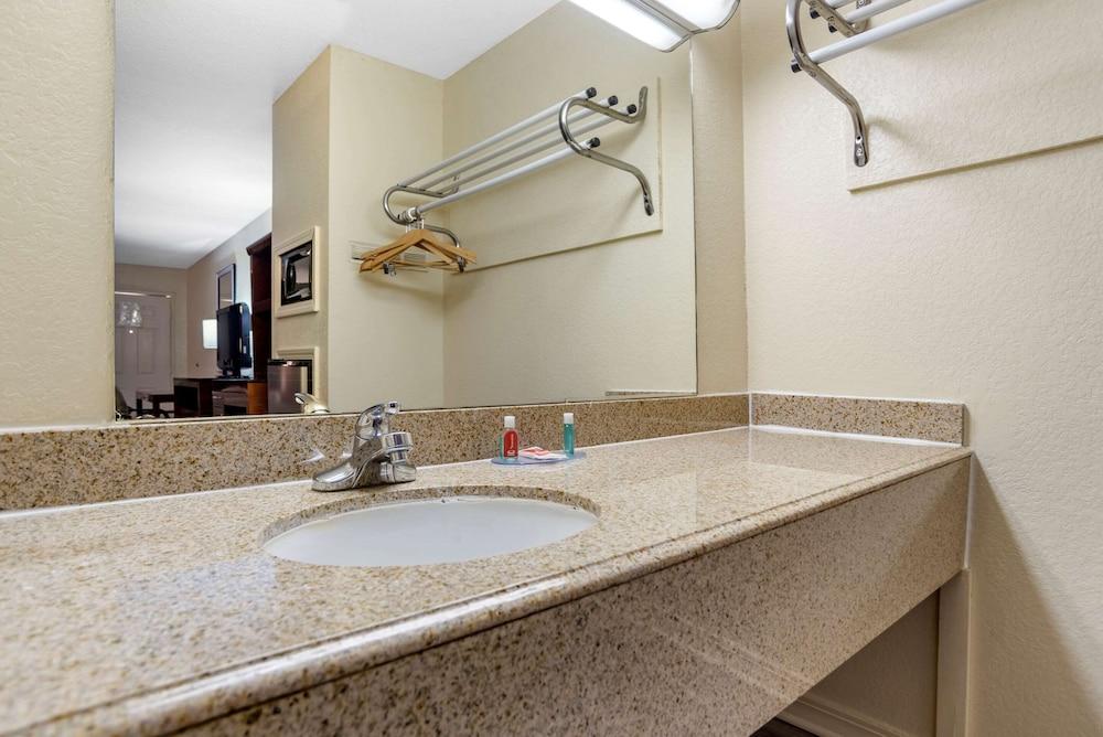 Econo Lodge Pearl - Jackson photo 26