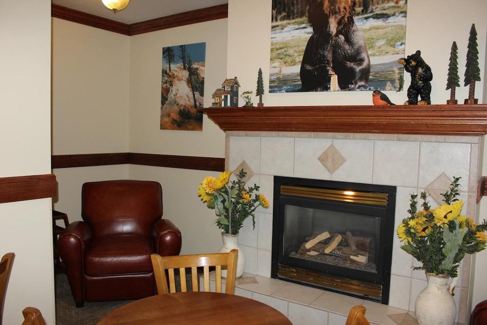 Yellowstone Lodge photo 34