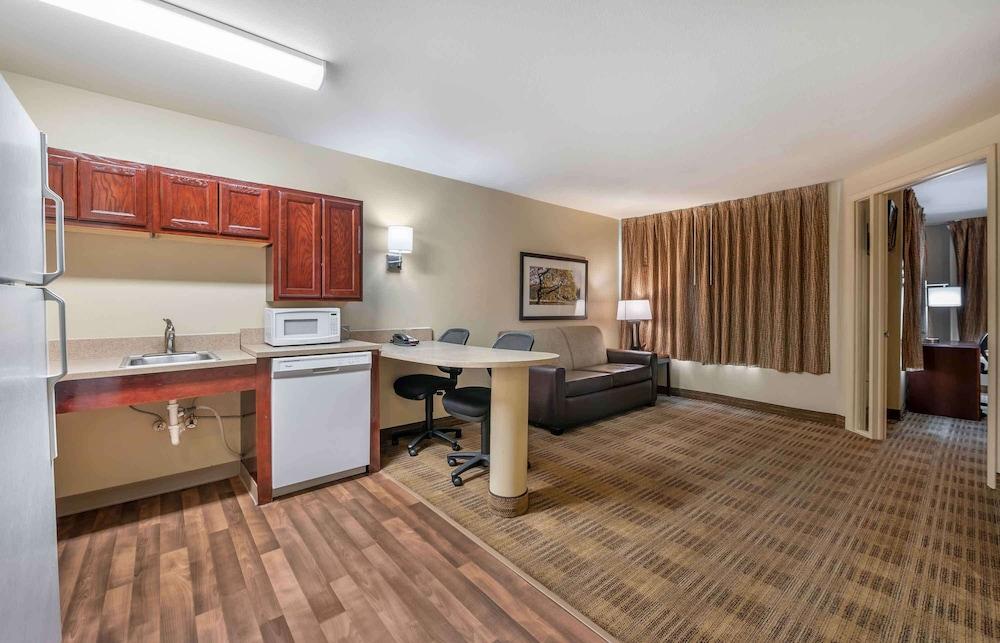 Extended Stay America Suites Indianapolis Northwest I465 photo 17