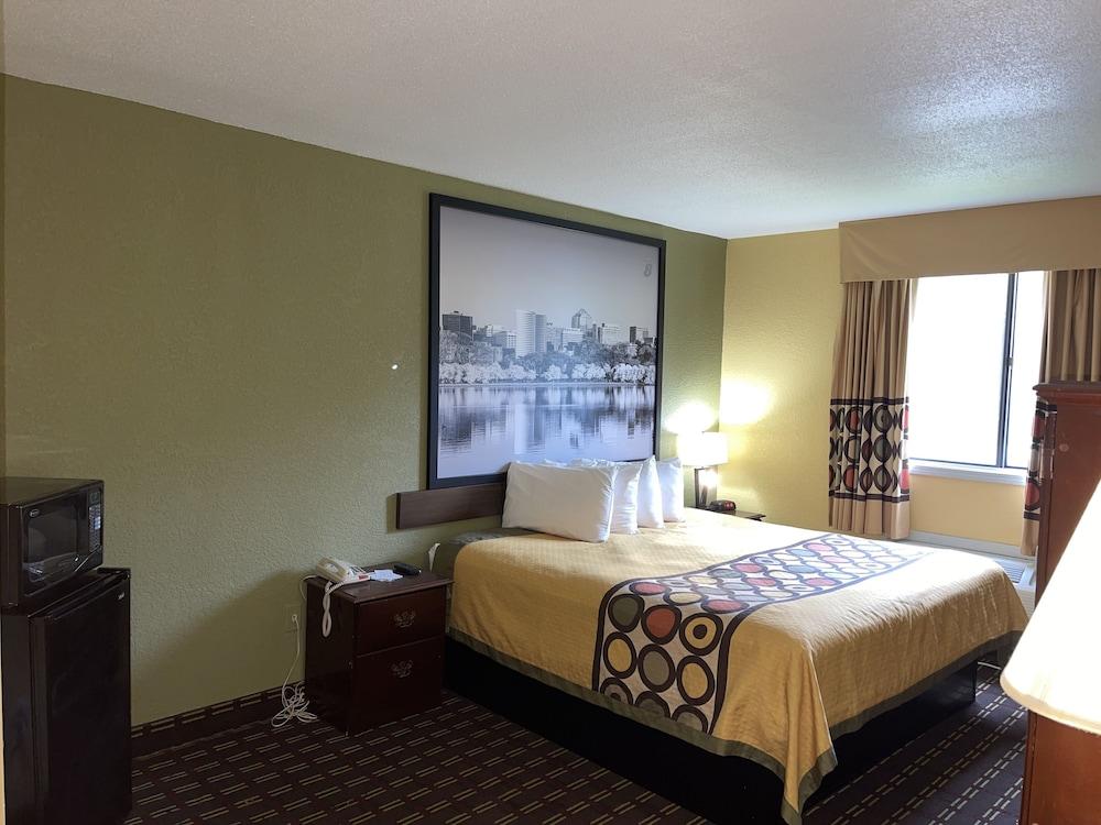 Super 8 by Wyndham Hancock MD photo 6