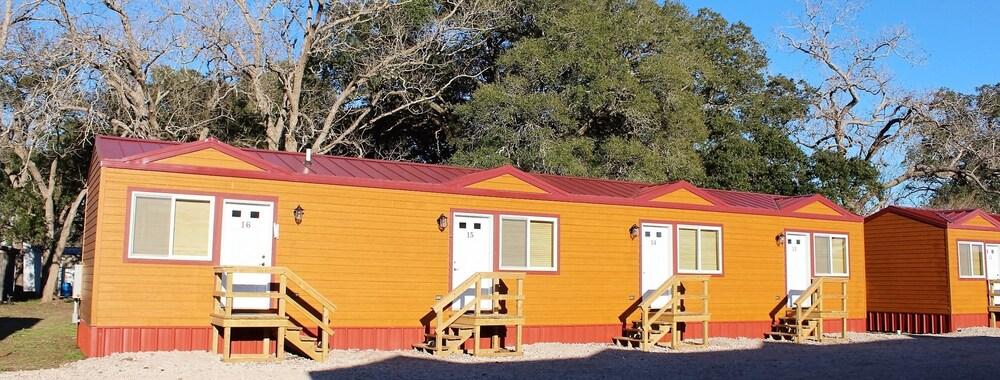 Custom Touch Village Bay City photo 9