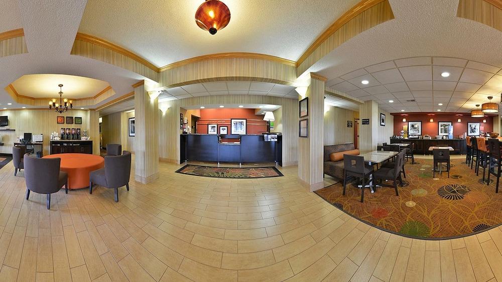Hampton Inn Sturgis-Lagrange Area photo 2