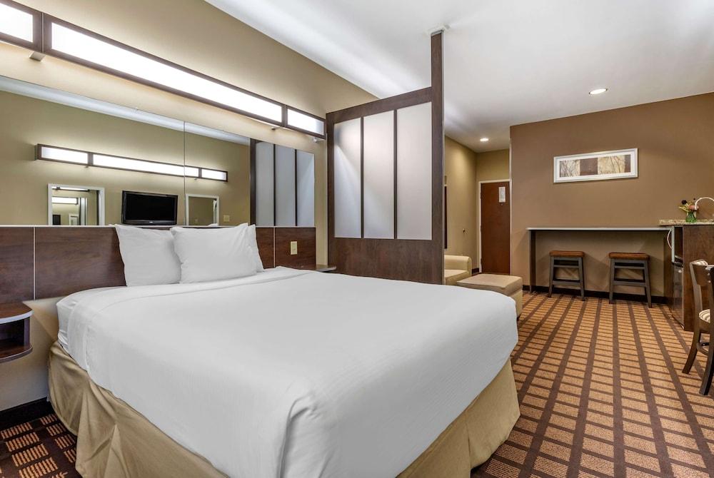 Microtel Inn & Suites By Wyndham Sylva Dillsboro Area photo 13