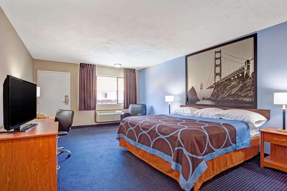Super 8 by Wyndham Albany photo 7